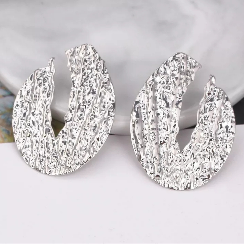 Oval Shaped Metal Silver Water Drop Earrings